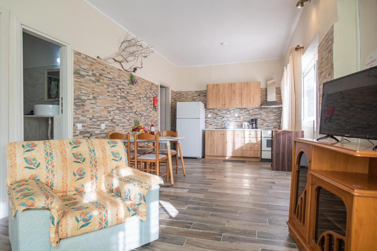 Stelios Stone House Sinarades Villa Kouramades ภายนอก รูปภาพ