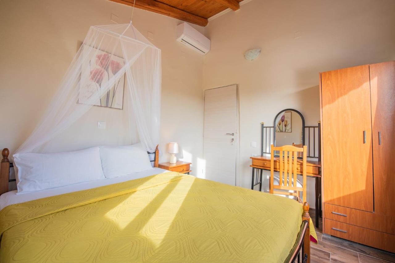 Stelios Stone House Sinarades Villa Kouramades ภายนอก รูปภาพ