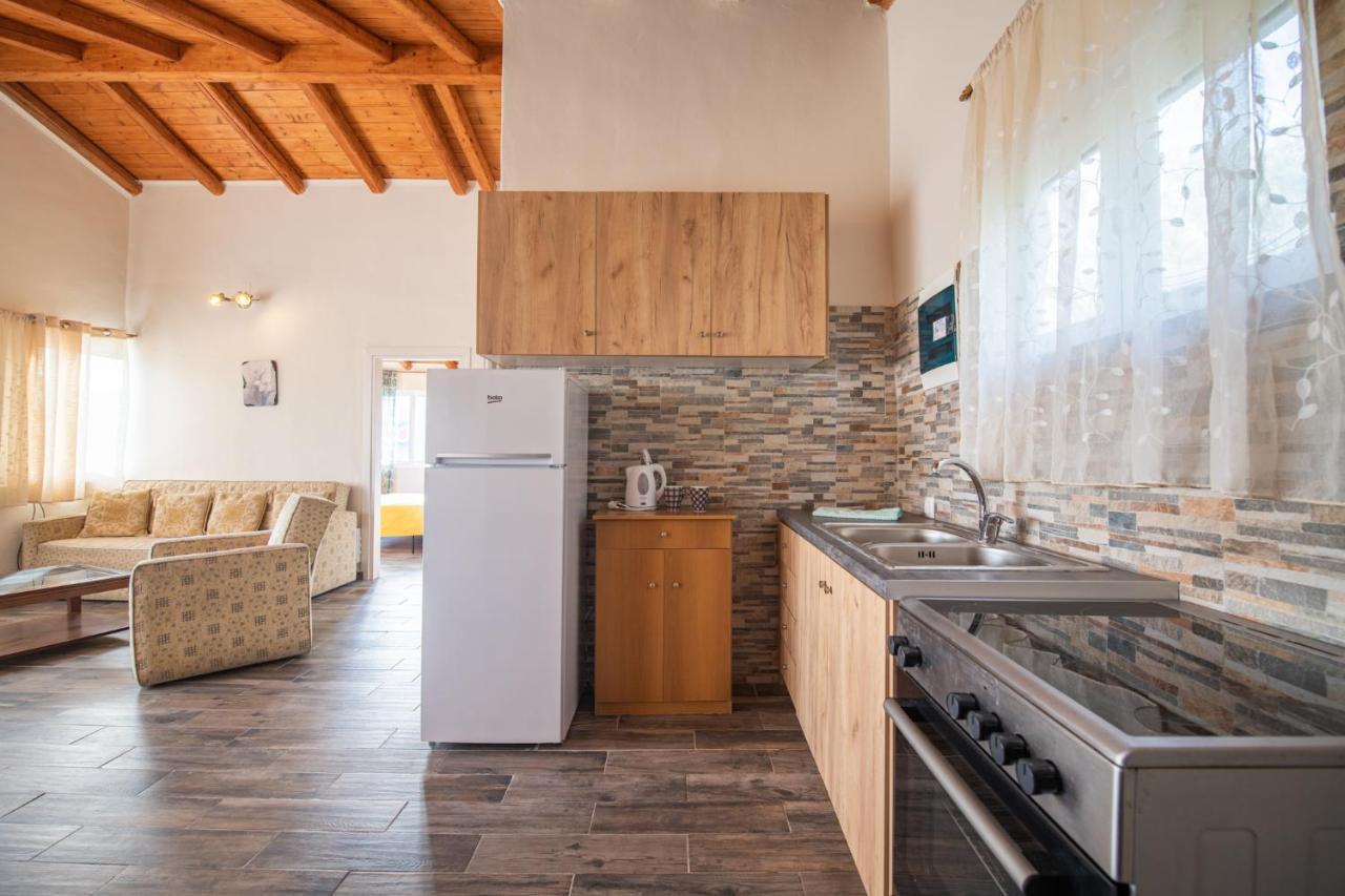 Stelios Stone House Sinarades Villa Kouramades ภายนอก รูปภาพ
