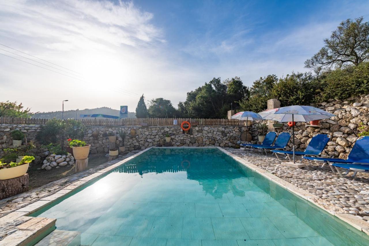 Stelios Stone House Sinarades Villa Kouramades ภายนอก รูปภาพ